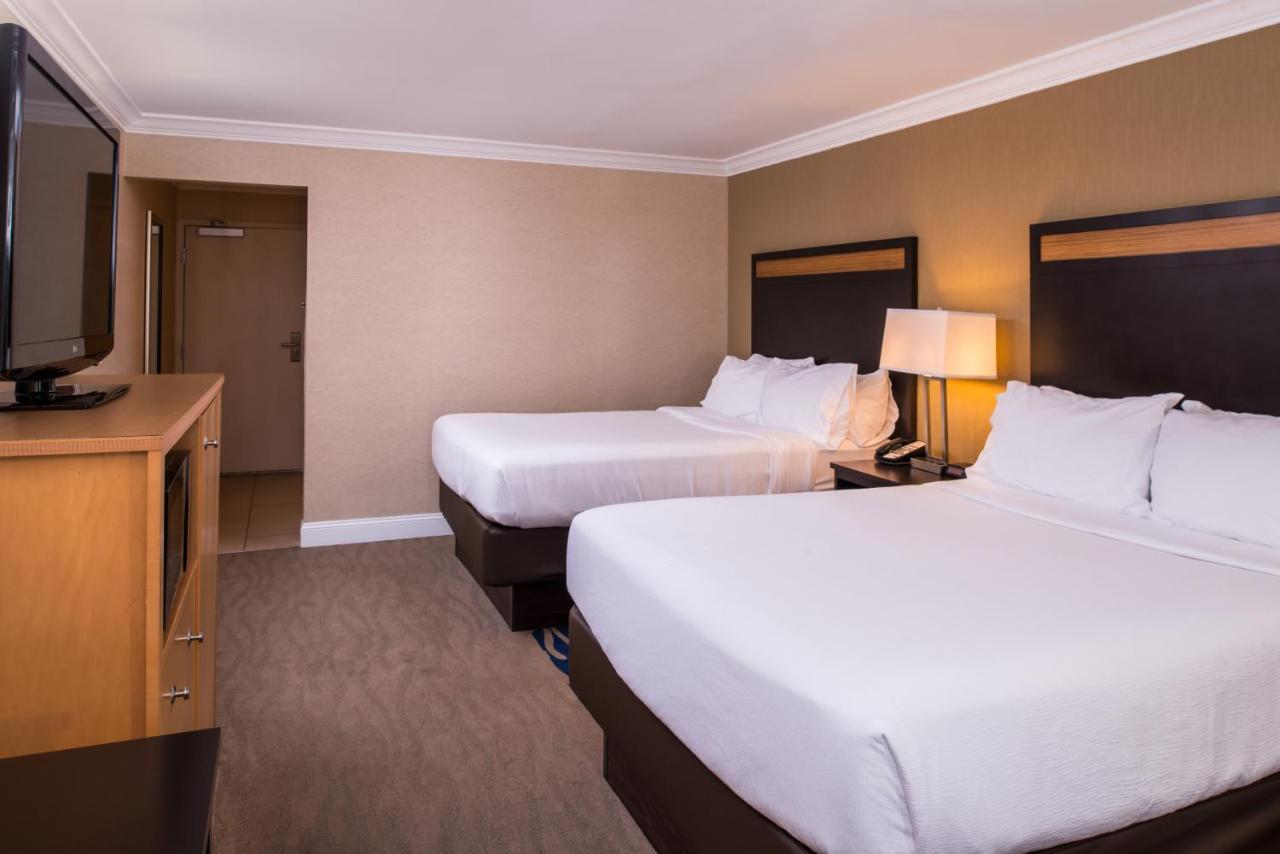 Holiday Inn Concord Downtown, An Ihg Hotel Екстер'єр фото
