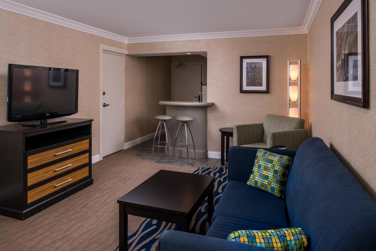 Holiday Inn Concord Downtown, An Ihg Hotel Екстер'єр фото
