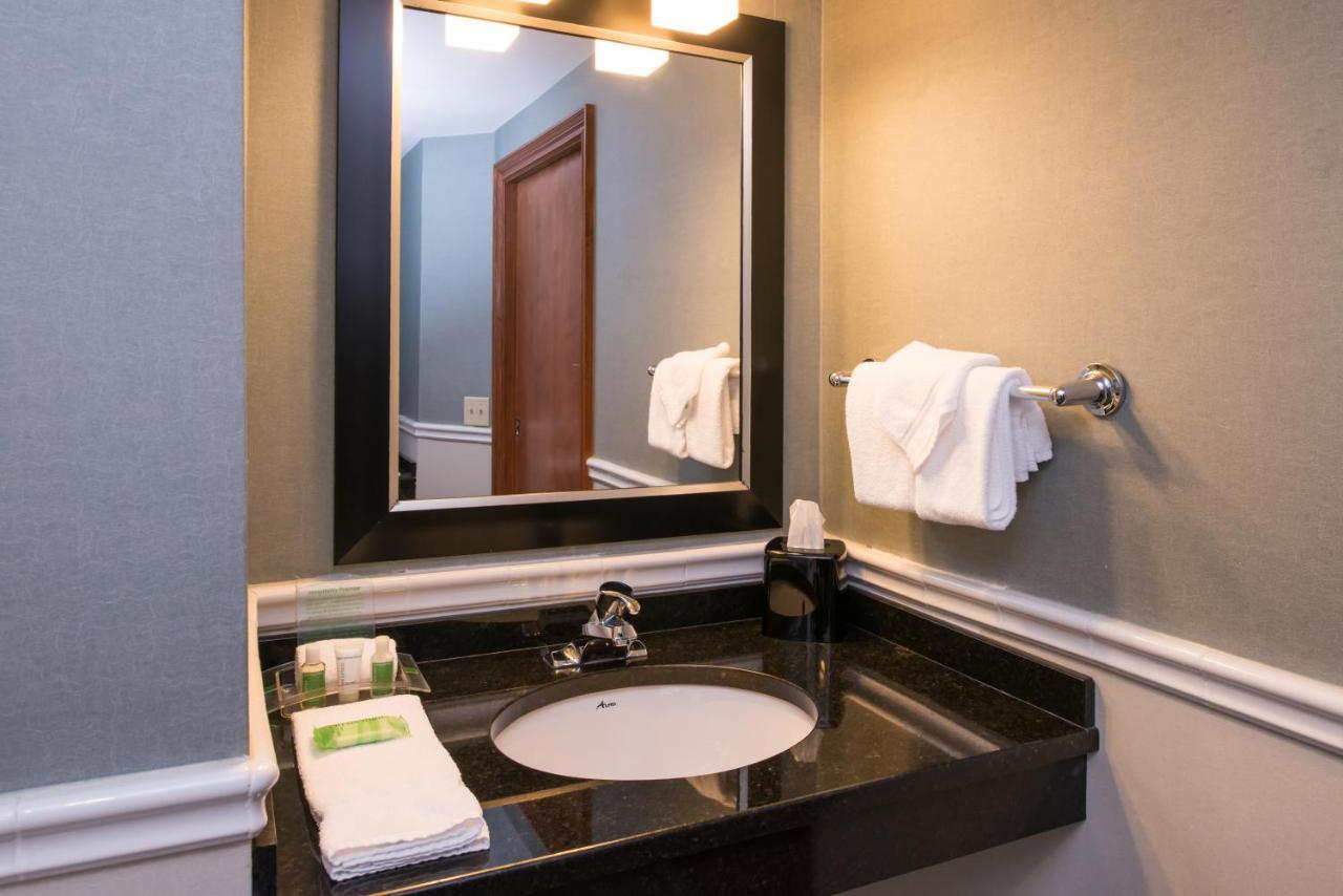 Holiday Inn Concord Downtown, An Ihg Hotel Екстер'єр фото