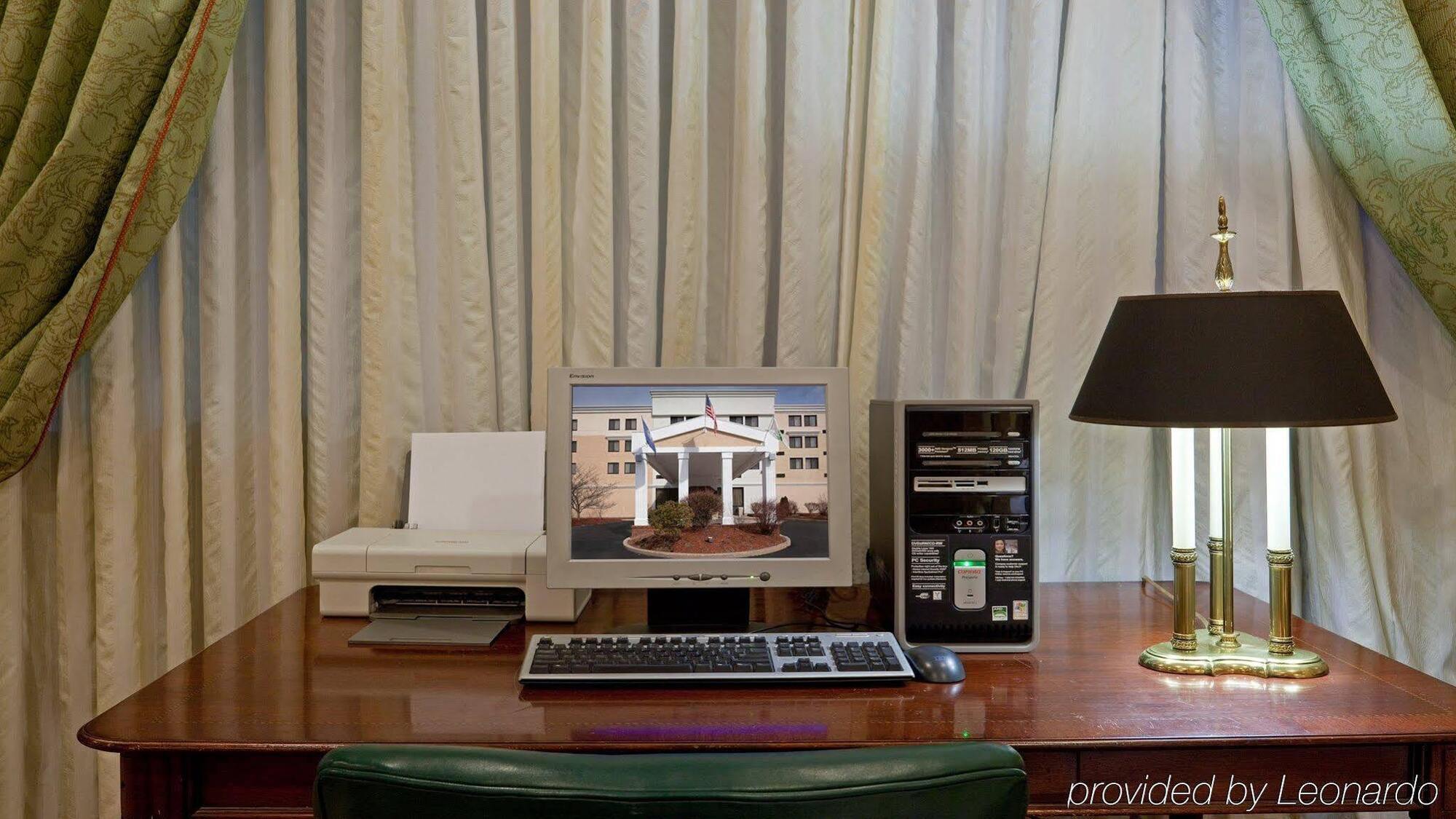 Holiday Inn Concord Downtown, An Ihg Hotel Екстер'єр фото